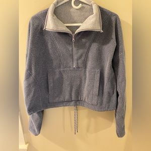 Alo yoga pullover in blue with grey lining fleece